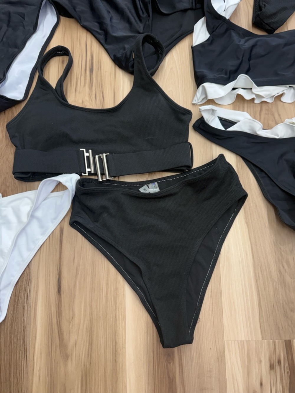 Black & White Women’s Bikini Lot C3 - Picture 3 of 8
